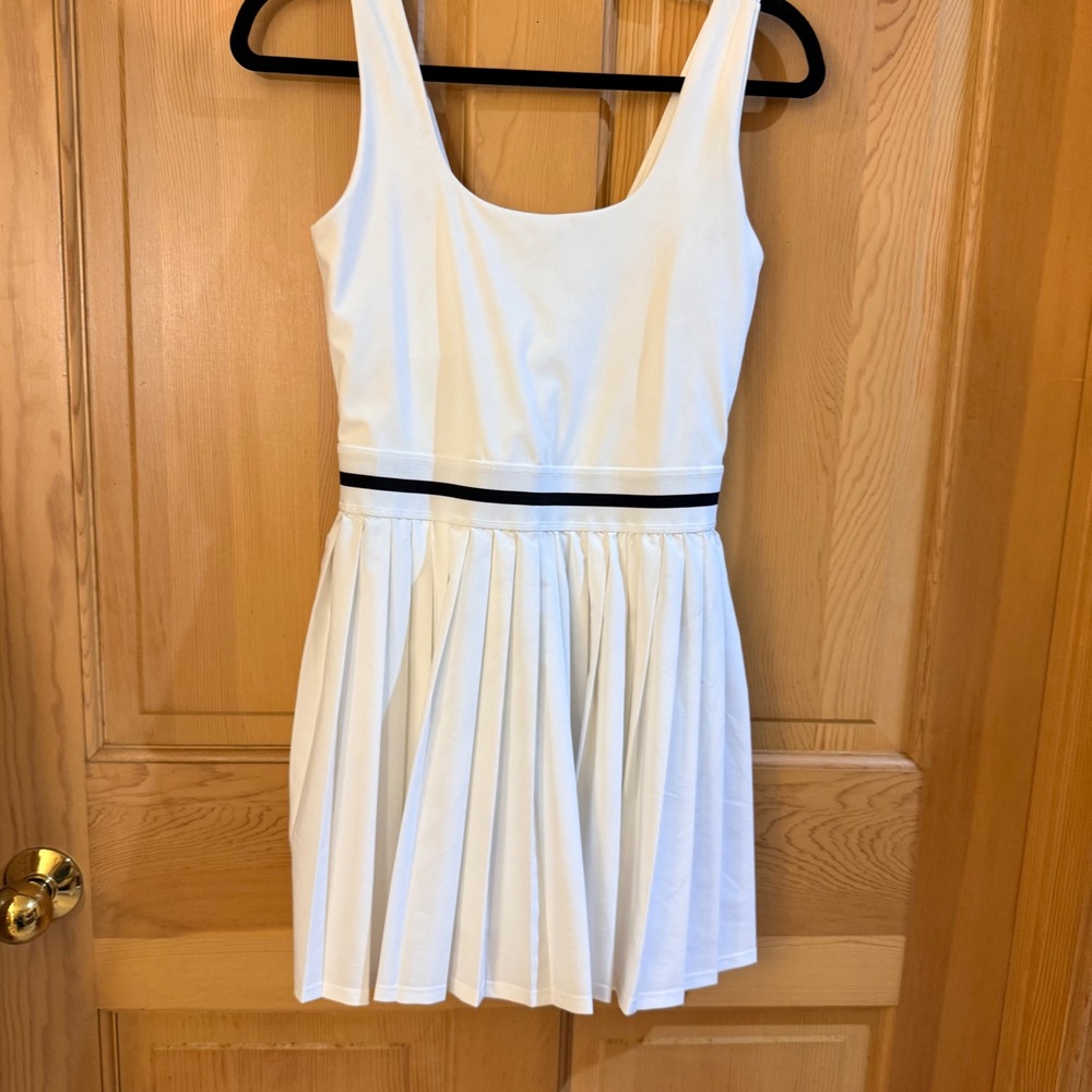 All in Motion Tennis Dress S White Pleated Mini Built-in Shorts Pockets Active